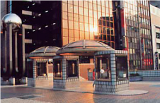 上野駅前シェルター（東京都上野区）